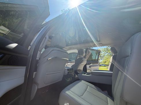 Used 2024 Jeep Grand Wagoneer L 4WD image 4