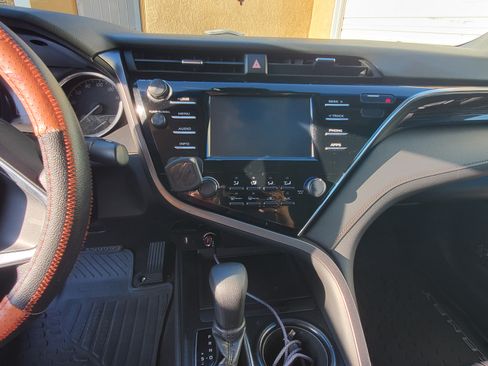 Used 2018 Toyota Camry LE image 14