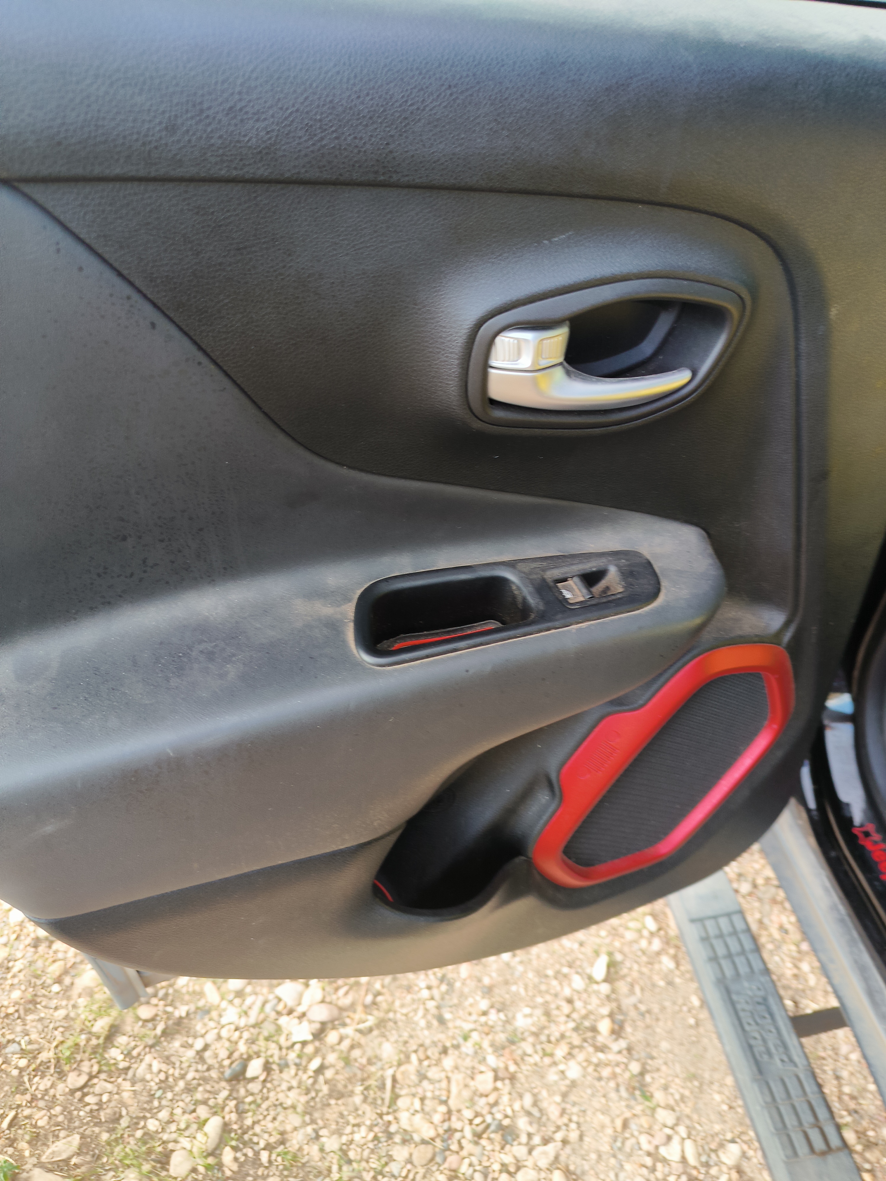 Used 2018 Jeep Renegade Trailhawk AWD/4WD image 12