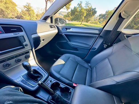 Used 2015 Volkswagen Golf TDI SE image 13