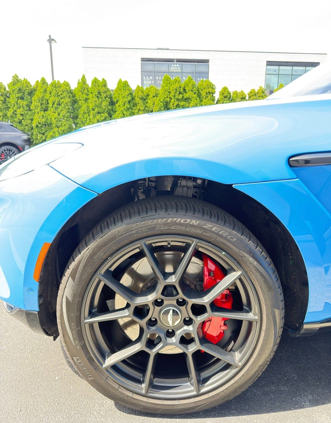 Used 2021 Aston Martin DBX AWD/4WD image 16