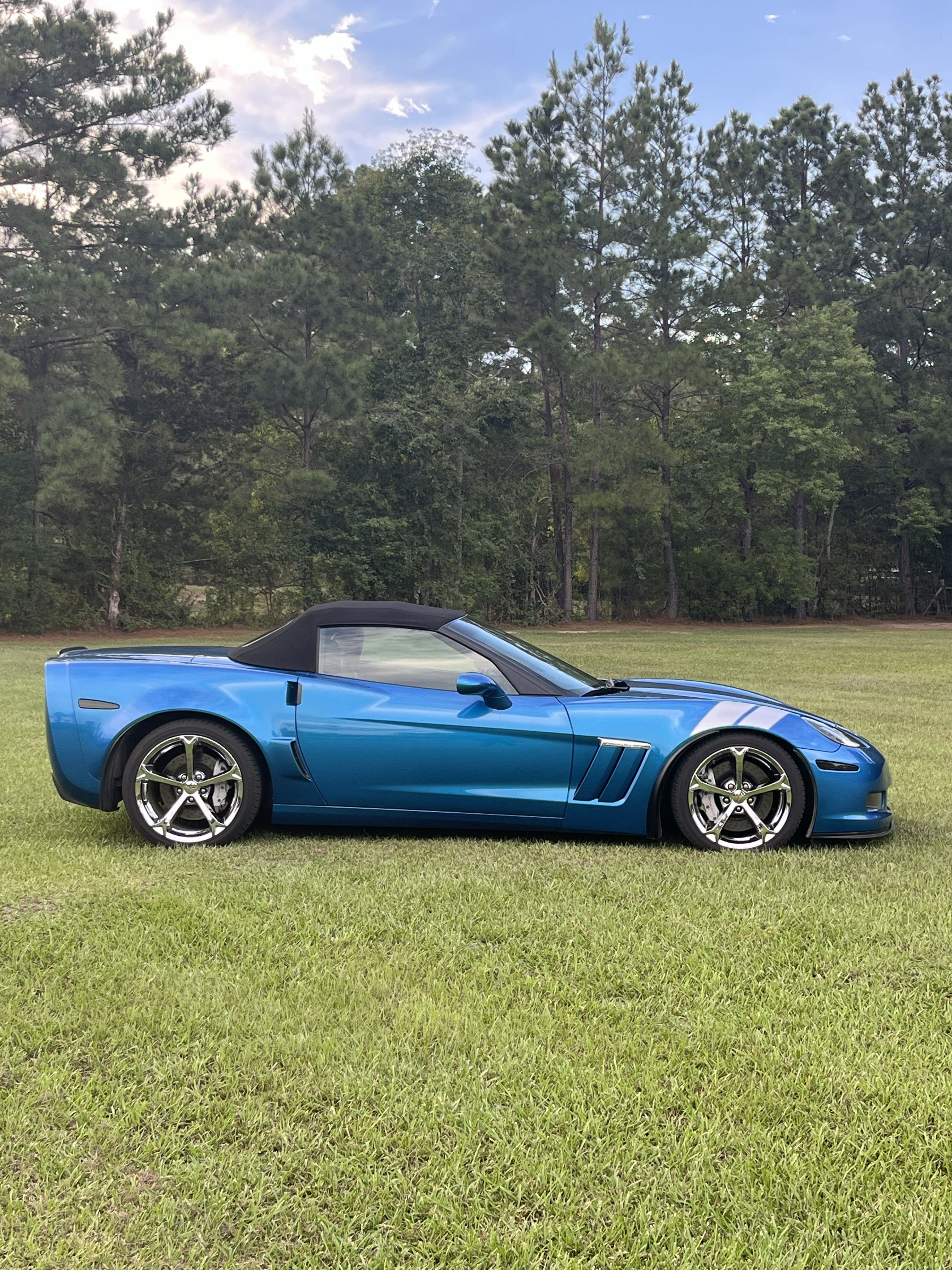 Used 2011 Chevrolet Corvette Grand Sport w/ Preferred Equipment Group RWD image 1