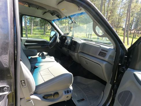 Used 2002 Ford Excursion XLT AWD/4WD image 12