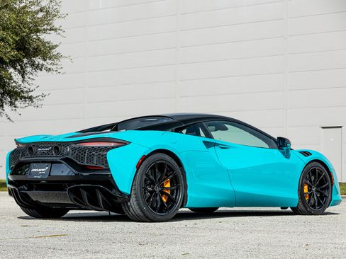 Used 2023 McLaren Artura image 8