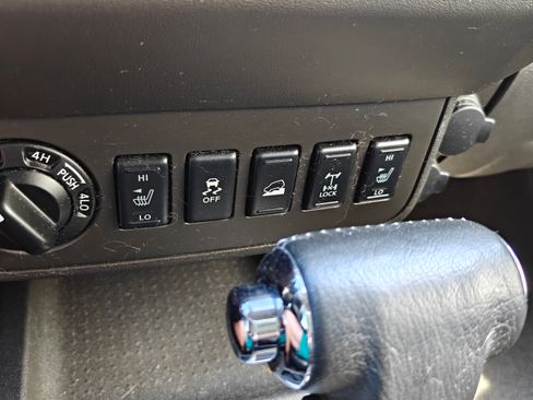 Used 2015 Nissan Xterra PRO-4X w/ Pro-4x Leather Package image 19