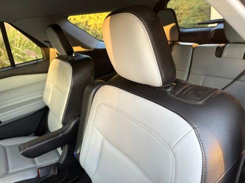 Used 2021 Ford Explorer XLT w/ Equipment Group 202A image 15