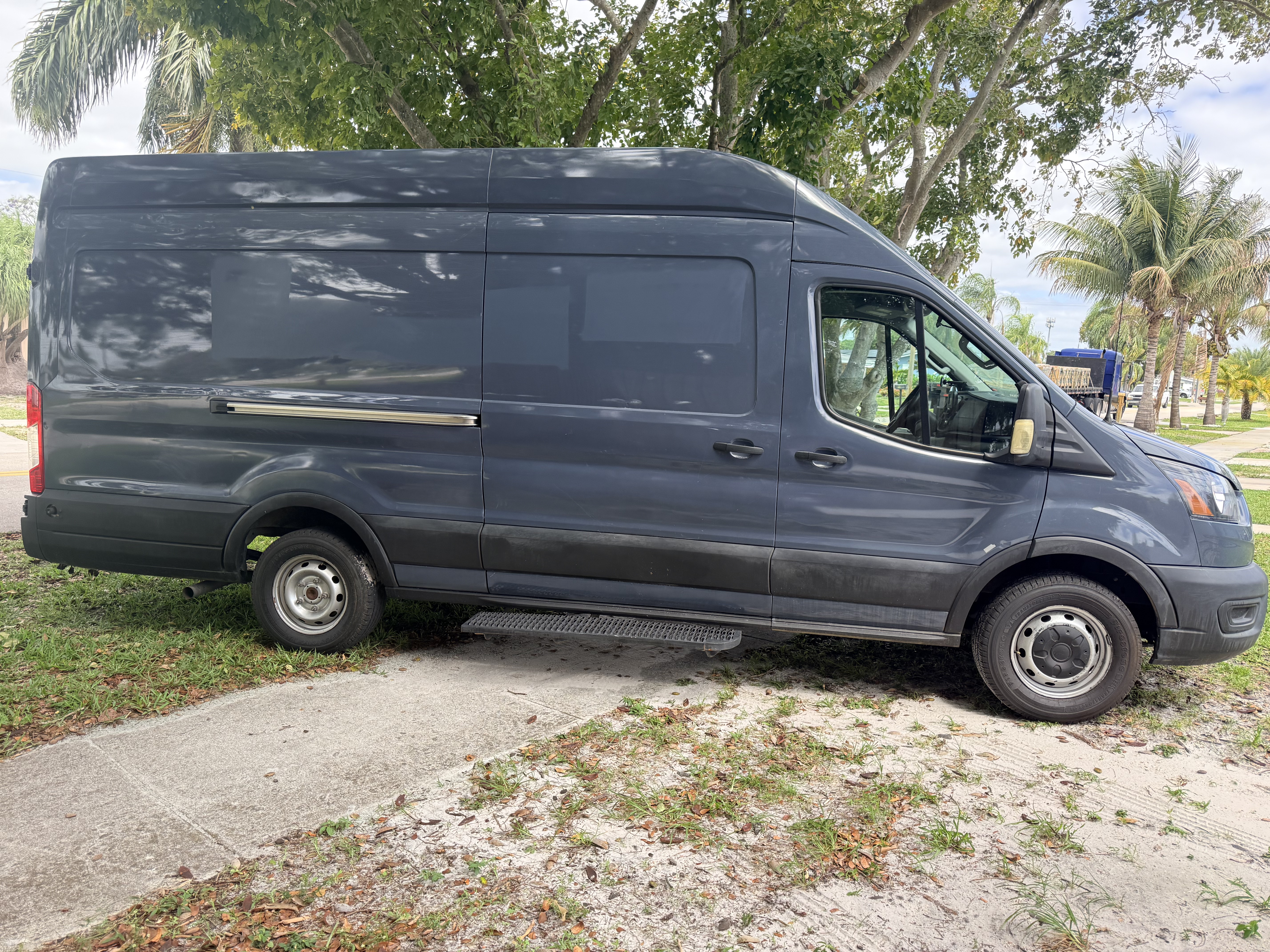 Used 2021 Ford Transit 250 148 High Roof Extended w/ Parcel Delivery Package RWD image 2