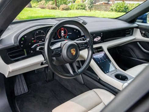 Used 2021 Porsche Taycan image 6