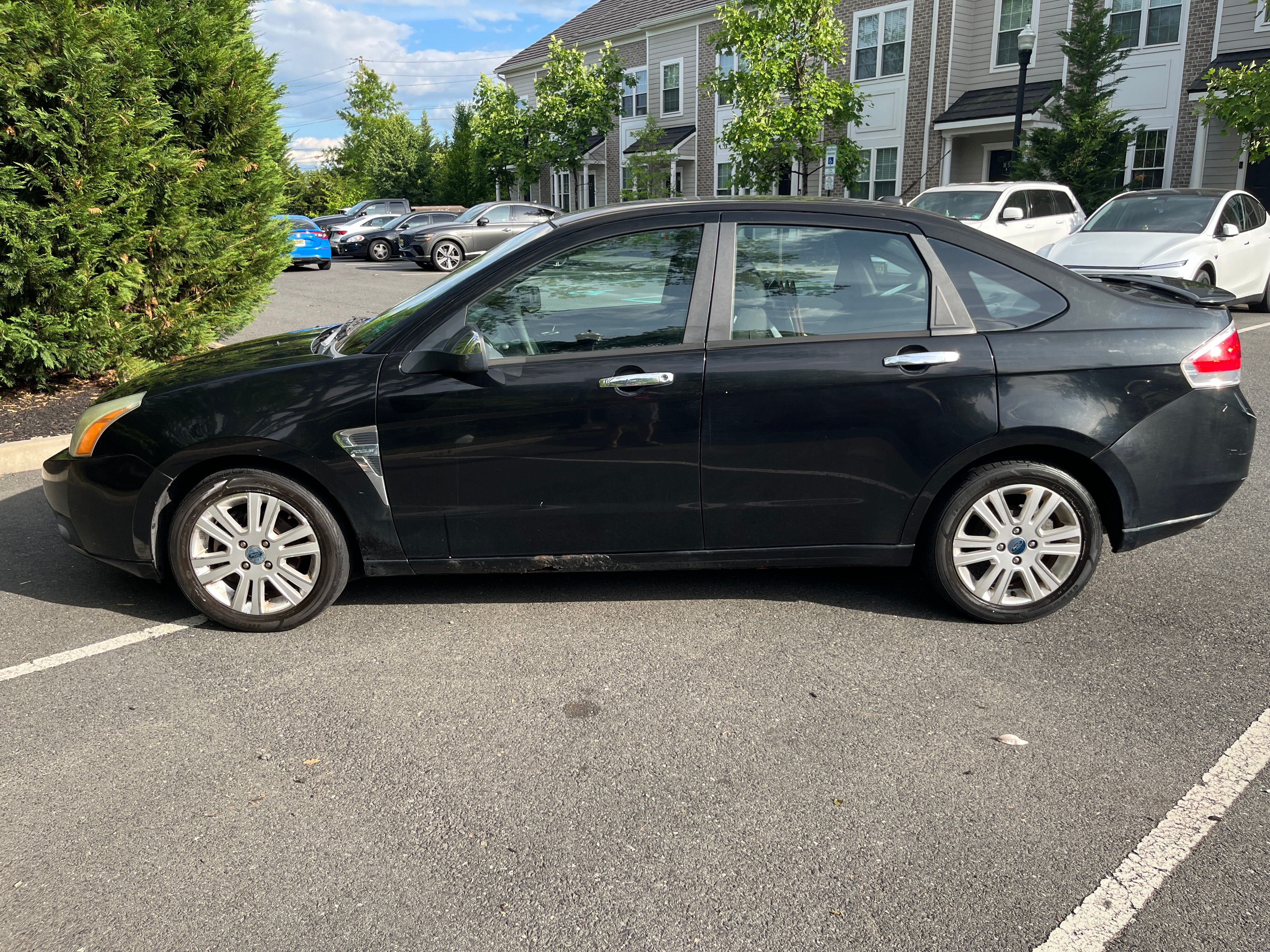 Used 2008 Ford Focus SE FWD image 1