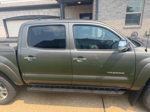 Used 2014 Toyota Tacoma 4x4 Double Cab w/ Limited Package image 16
