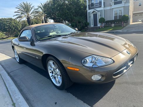 Used 2001 Jaguar XK8 Convertible image 11
