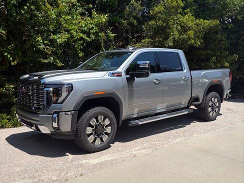 Used 2026 GMC Sierra 2500 Denali w/ Denali Reserve Package AWD/4WD image 1