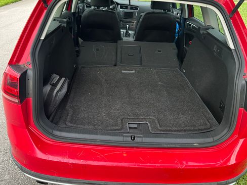 Used 2017 Volkswagen Golf Alltrack SE AWD/4WD image 10