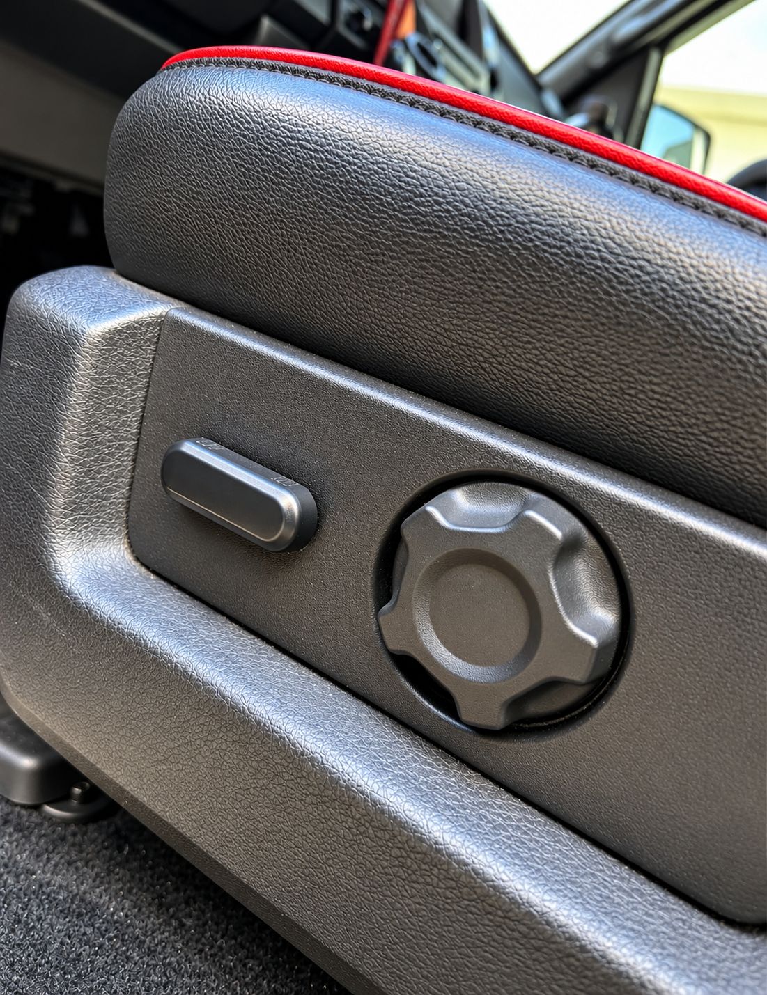 Used 2014 Ford F150 FX4 w/ FX Appearance Package AWD/4WD image 9