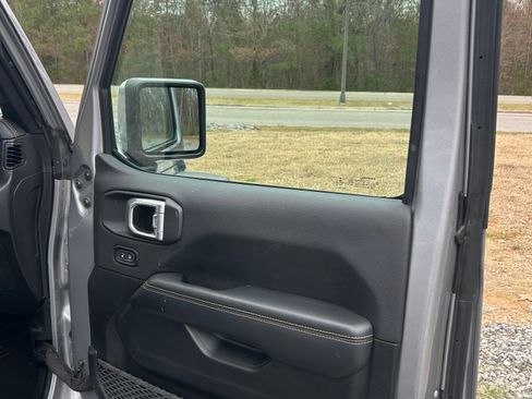 Used 2020 Jeep Wrangler Unlimited Sahara image 13