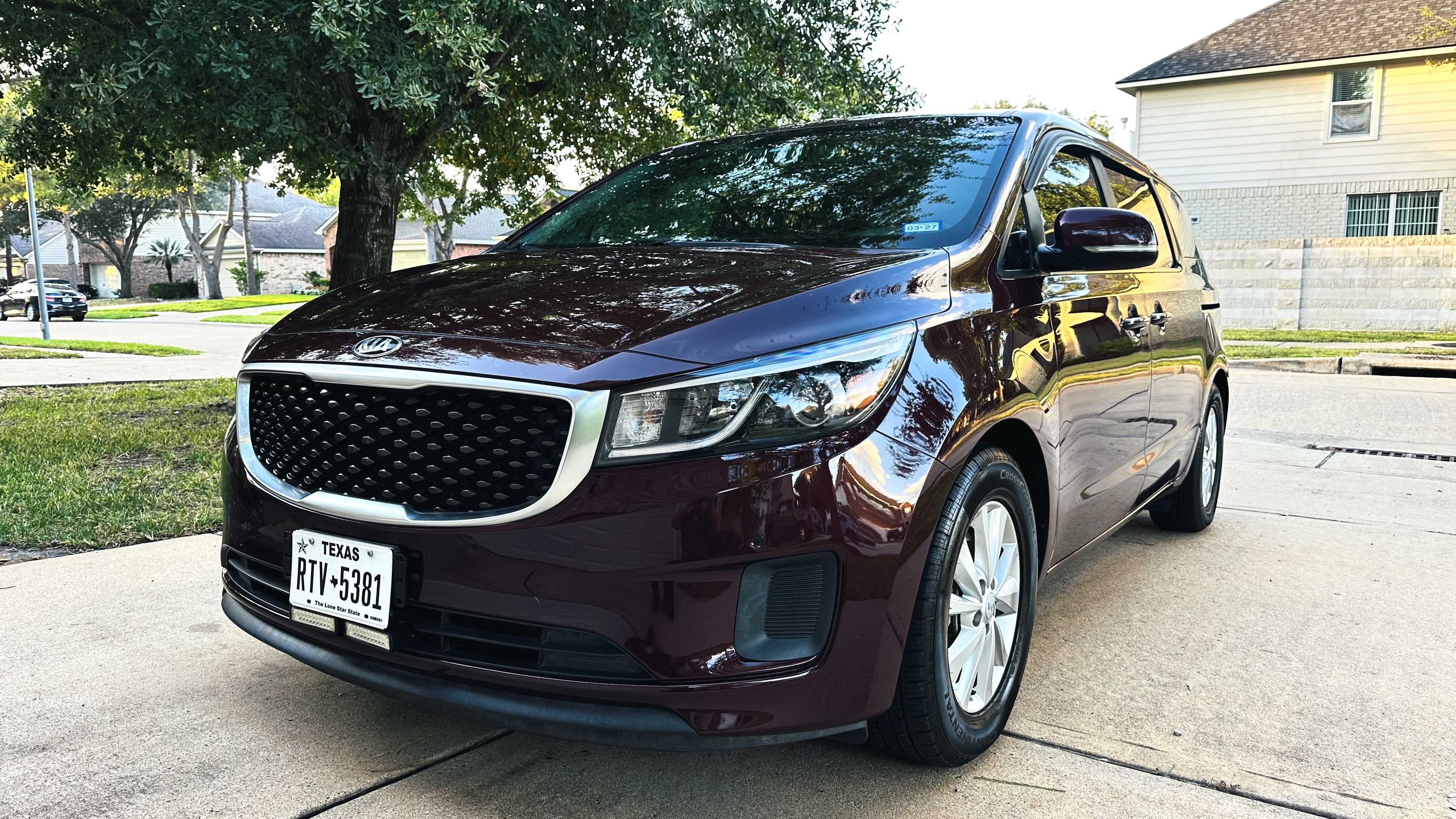 Used 2017 Kia Sedona LX w/ LX Essentials Premium Package FWD image 1