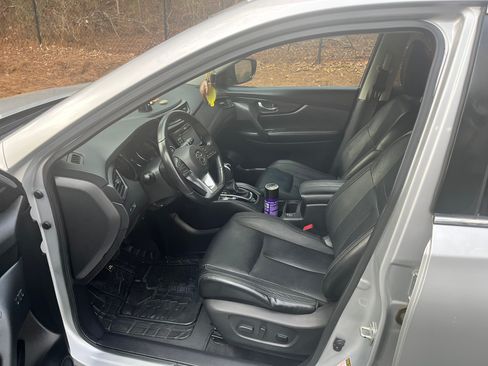 Used 2017 Nissan Rogue SL w/ SL Premium Package image 6