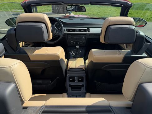 Used 2011 BMW M3 Convertible image 21