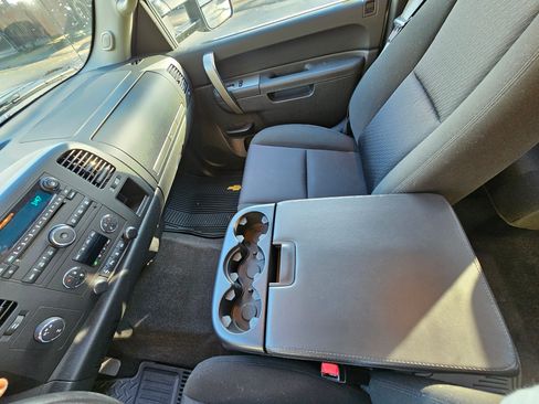 Used 2011 Chevrolet Silverado 2500 LT w/ Interior Plus Package image 23