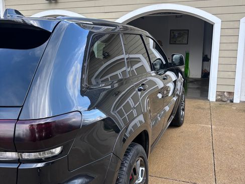 Used 2016 Jeep Grand Cherokee SRT image 9