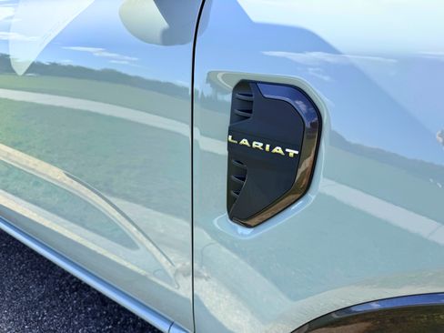 Used 2024 Ford Ranger Lariat w/ Trailer Tow Package image 11