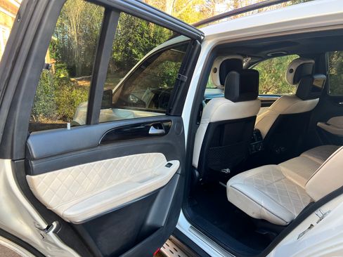 Used 2017 Mercedes-Benz GLS 550 4MATIC image 26