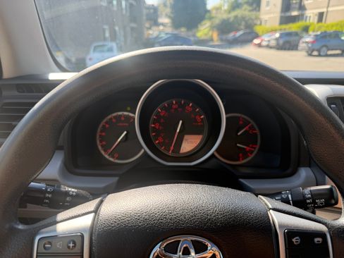 Used 2012 Toyota 4Runner SR5 w/ Convenience Pkg AWD/4WD image 8