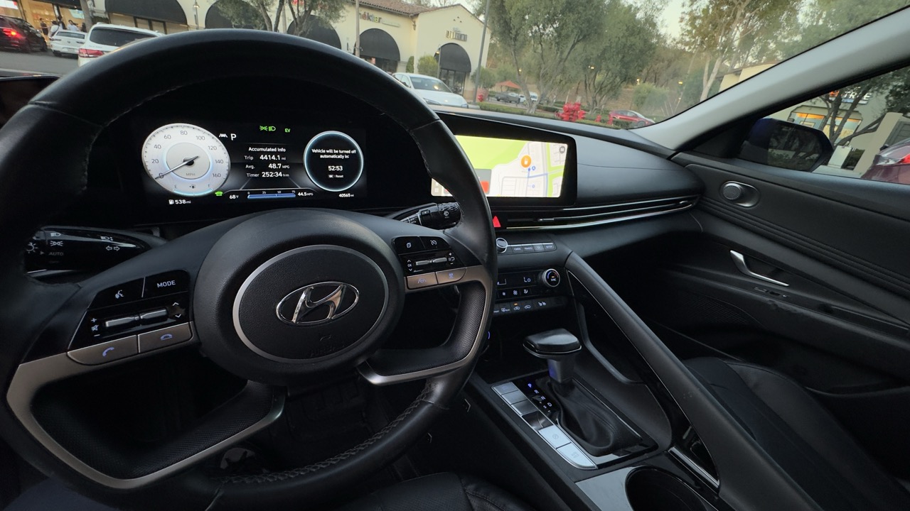 Used 2023 Hyundai Elantra Limited FWD image 10