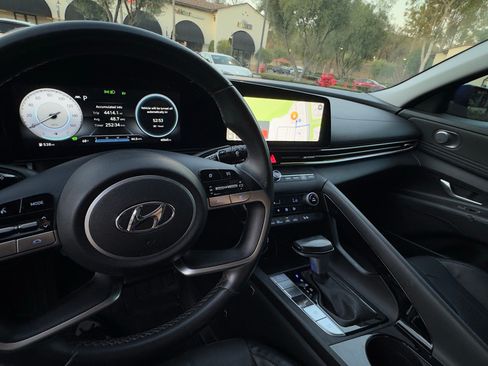 Used 2023 Hyundai Elantra Limited FWD image 10