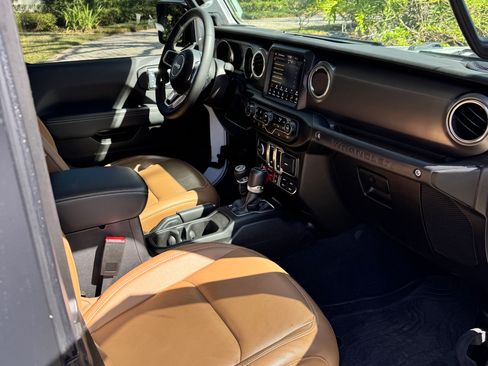 Used 2023 Jeep Wrangler Rubicon w/ Cold Weather Group image 14