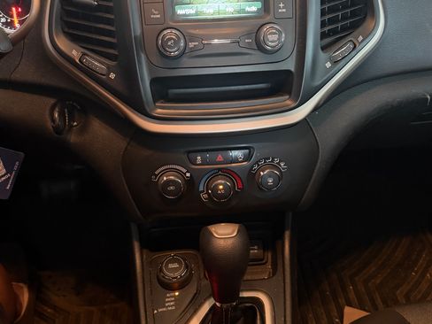 Used 2016 Jeep Cherokee Sport AWD/4WD image 8