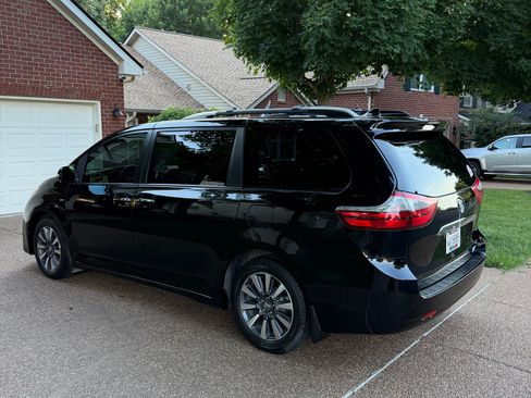 Used 2020 Toyota Sienna Limited Premium AWD/4WD image 5