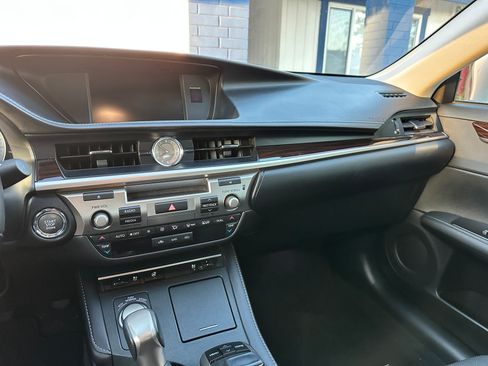 Used 2016 Lexus ES 350 w/ Navigation System Package FWD image 12