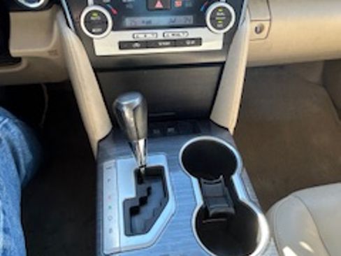 Used 2014 Toyota Camry XLE image 19