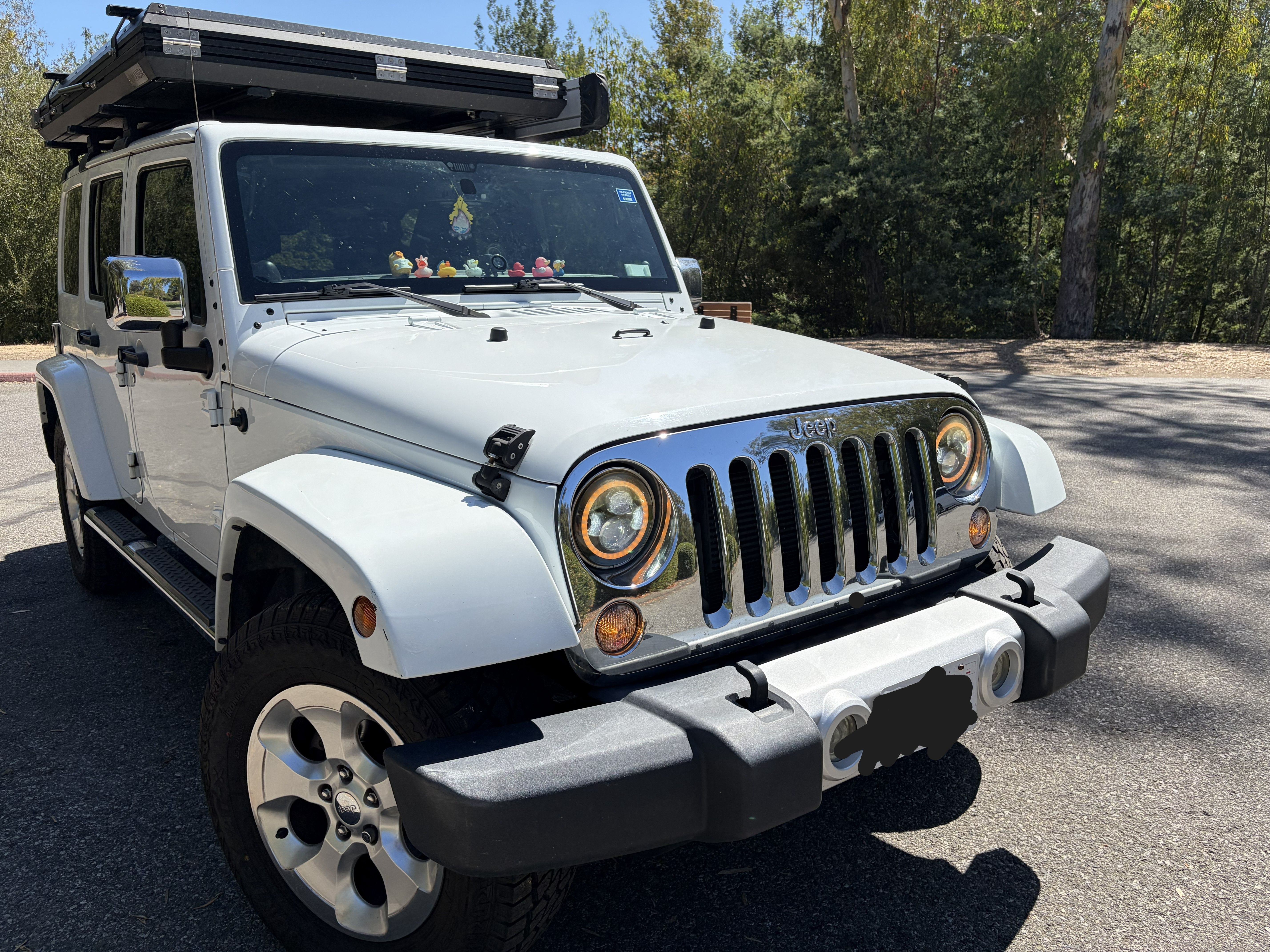 Used 2014 Jeep Wrangler Unlimited Sahara w/ Dual Top Group AWD/4WD image 2