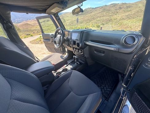 Used 2018 Jeep Wrangler Sport image 9