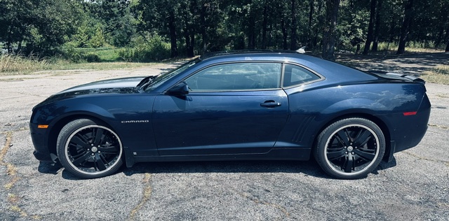 Used 2010 Chevrolet Camaro SS RWD image 1