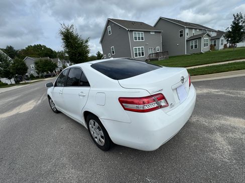 Used 2011 Toyota Camry LE FWD image 30