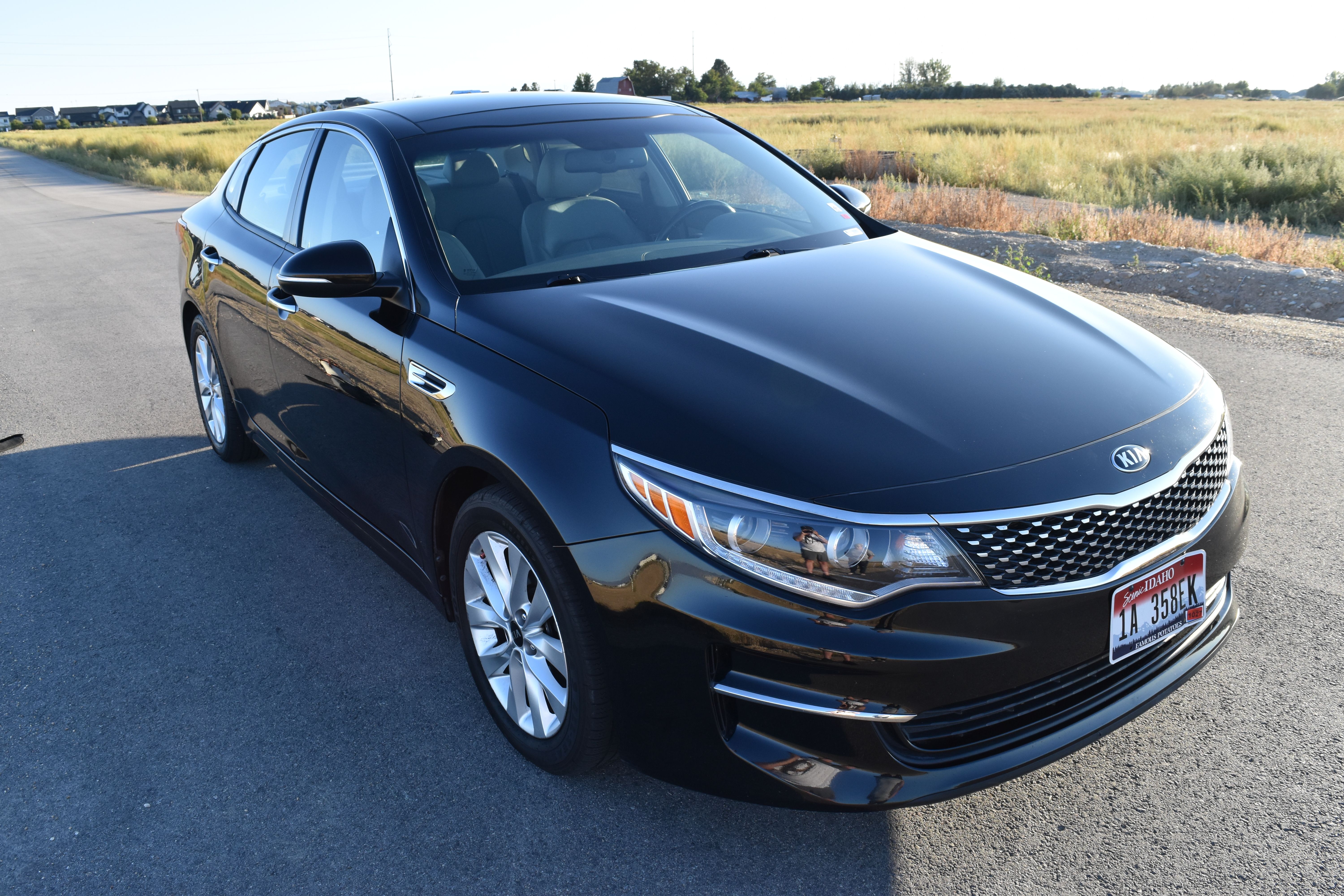Used 2016 Kia Optima EX w/ Premium Package FWD image 2