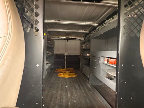 Used 2013 Chevrolet Express 2500 Van 3D image 9