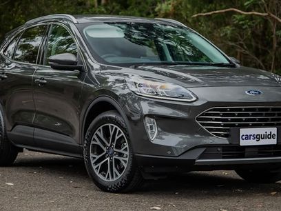 Used 2021 Ford Escape SE w/ SE Sport Appearance Package