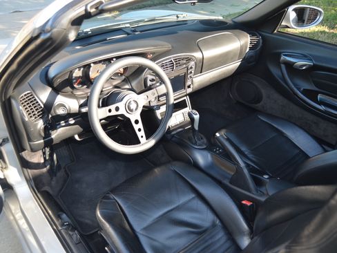 Used 2000 Porsche Boxster image 15