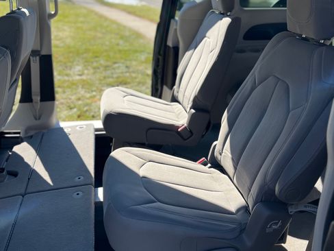 Used 2017 Chrysler Pacifica LX image 20