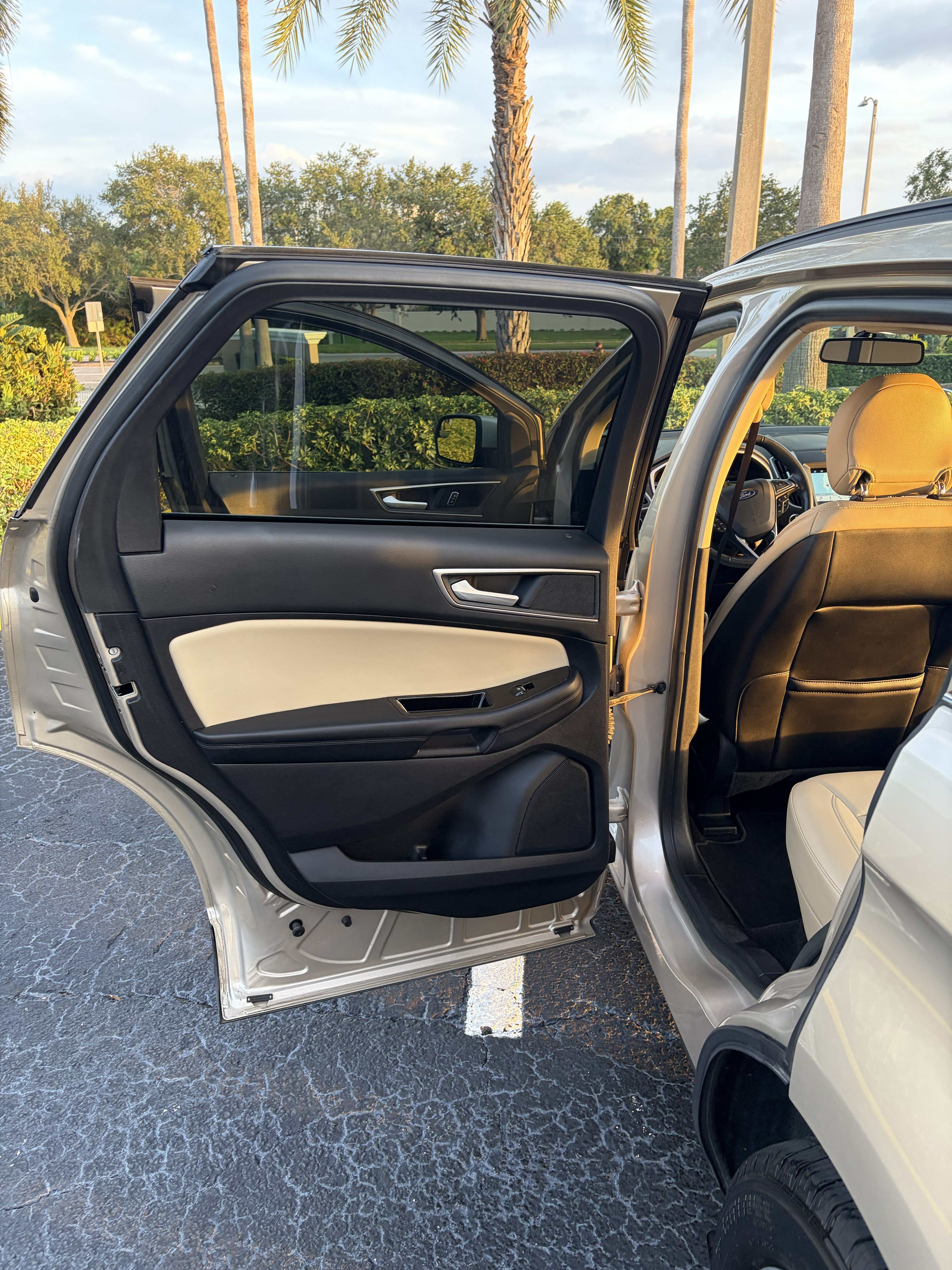 Used 2018 Ford Edge SEL w/ Equipment Group 201A FWD image 12