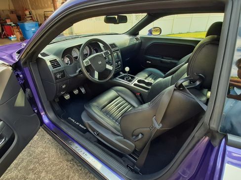 Used 2010 Dodge Challenger R/T image 6