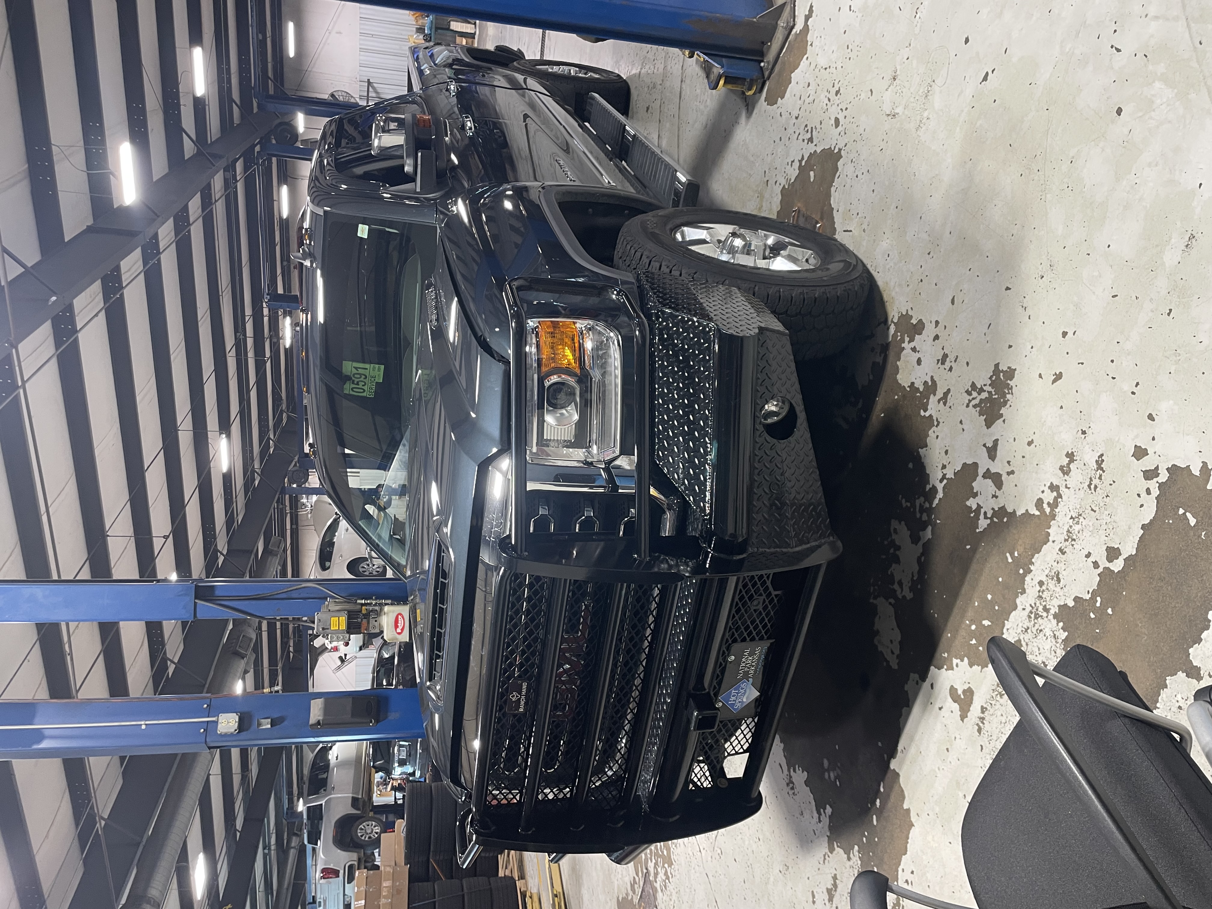 Used 2018 GMC Sierra 2500 SLT w/ Duramax Plus Package AWD/4WD image 9
