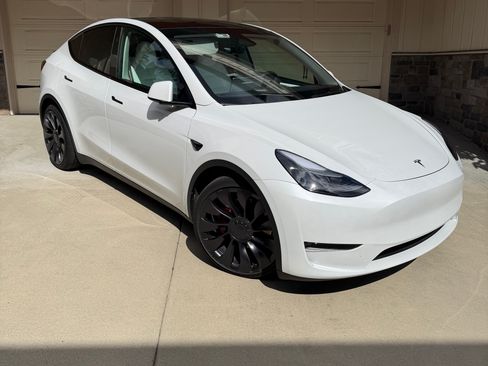 Used 2023 Tesla Model Y Performance AWD/4WD image 1