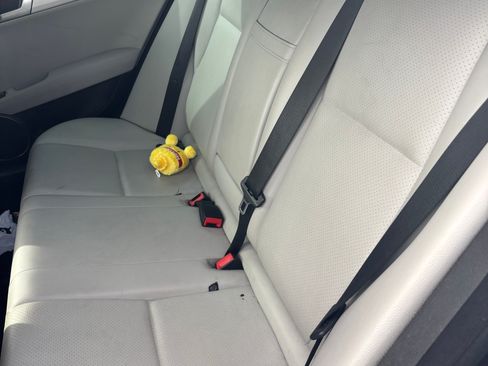 Used 2012 Mercedes-Benz C 250 Sedan image 11