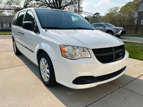 Used 2015 RAM C/V Tradesman image 9