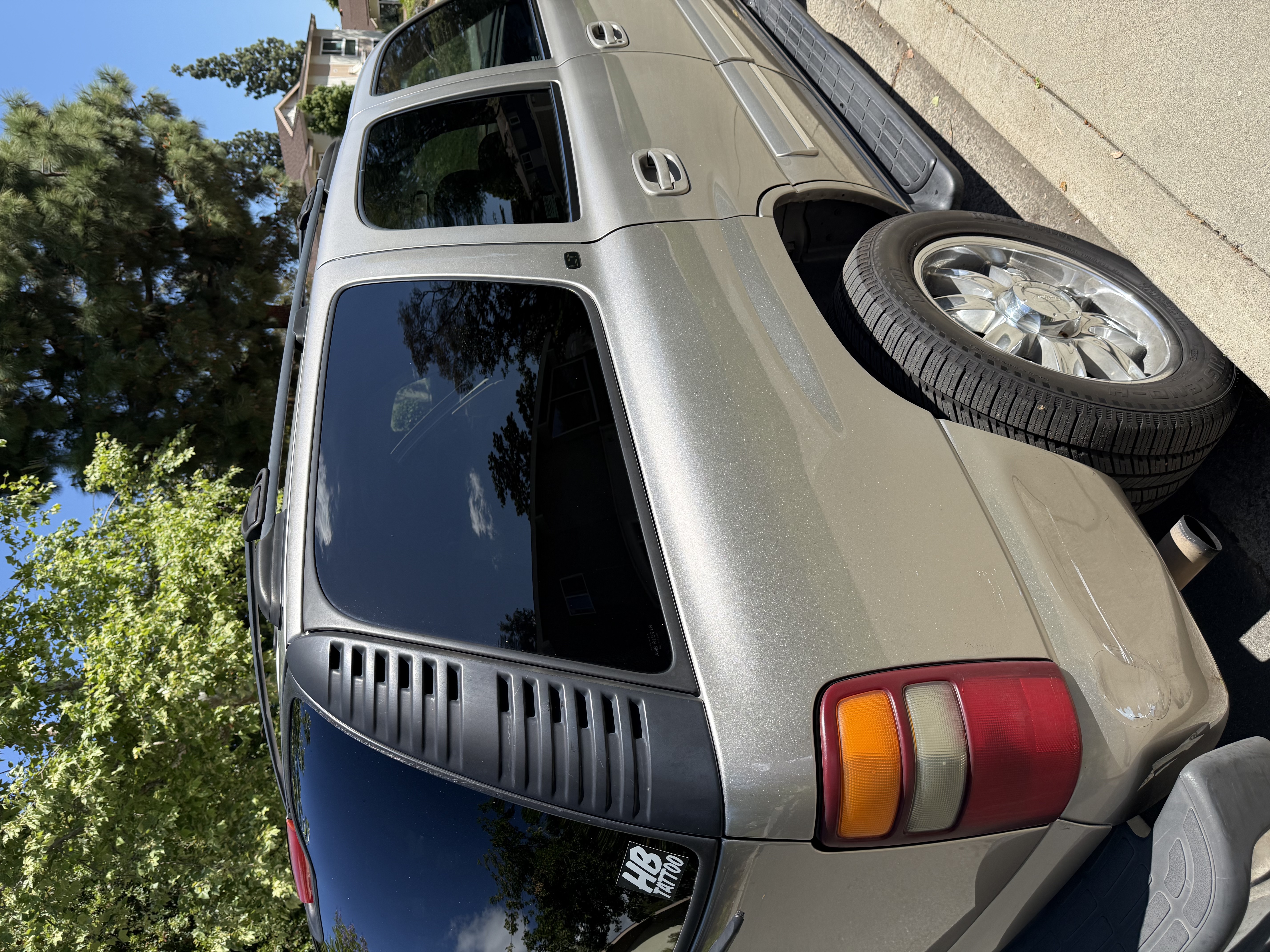 Used 2002 Chevrolet Tahoe LT RWD image 28